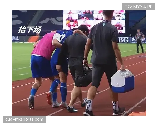 铲球后带人算犯规吗？裁判判罚的关键点解析