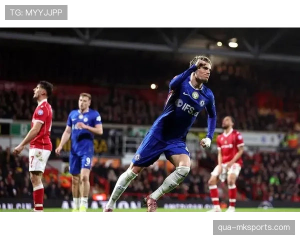 切尔西阵容实力增强，但近期表现下滑，矛盾局面逐步显现